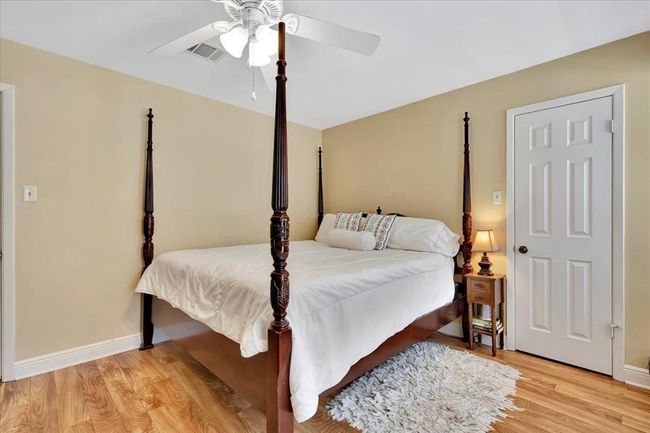 Second view of the third bedroom. | Image 39