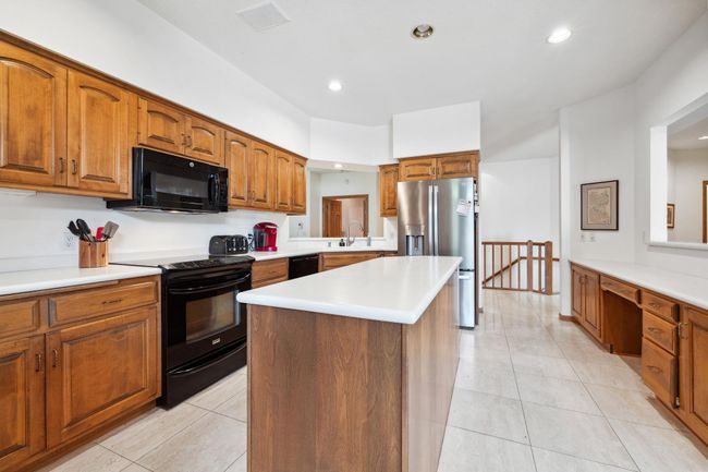 8991 Ferndale Ln, Townhouse with 2 bedrooms, 3 bathrooms and null parking in Eden Prairie MN | Image 8