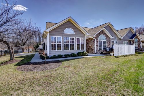 1106 Jefferson Way, Forest, VA, 24551-4582 | Card Image