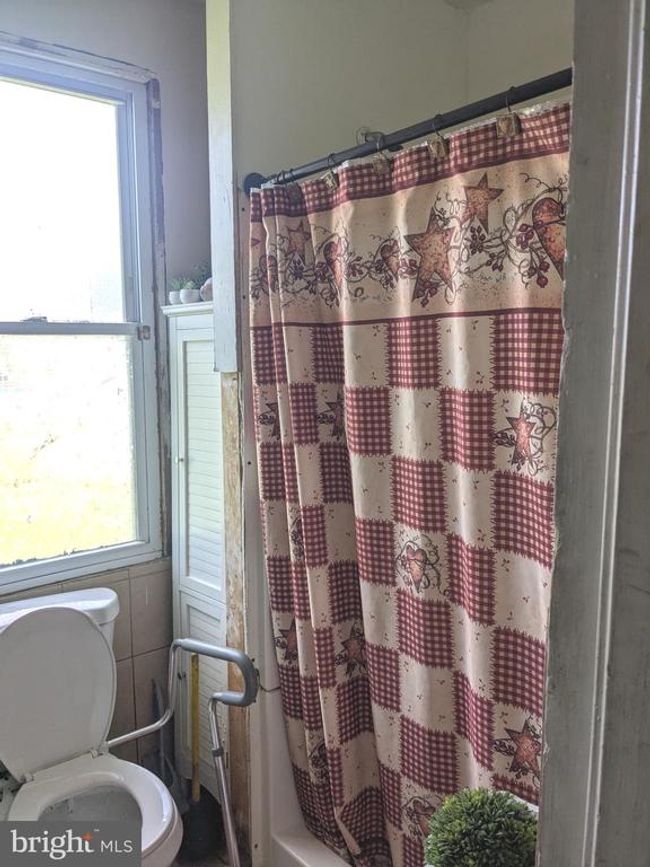 207 N Keystone St, House other with 4 bedrooms, 2 bathrooms and null parking in MUIR PA | Image 9