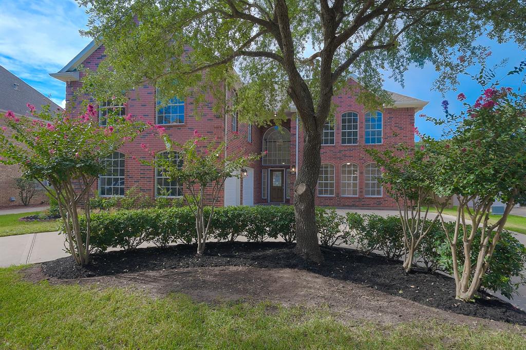 Hall Dr, Sugar Land, TX 77478