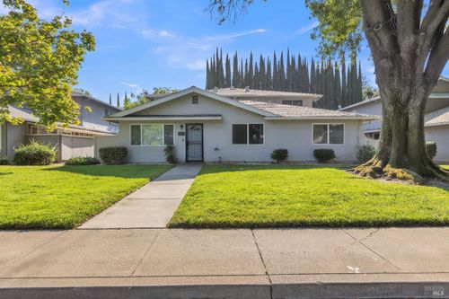 apt-4-128 Del Rio Ct, Vacaville, CA, 95687-4815 | Card Image