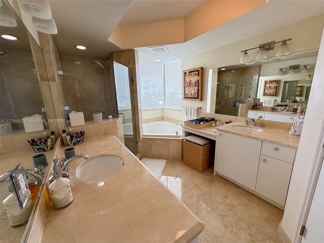 APT-412 - 19400 Turnberry Way, Condo with 3 bedrooms, 3 bathrooms and null parking in Aventura FL | Image 9
