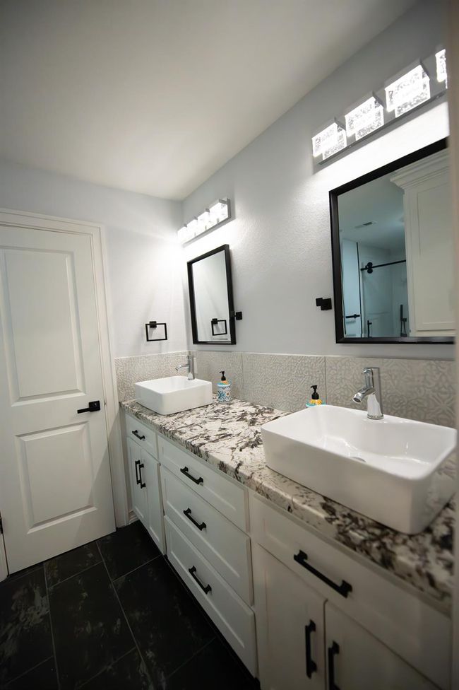 En-suite bath | Image 29
