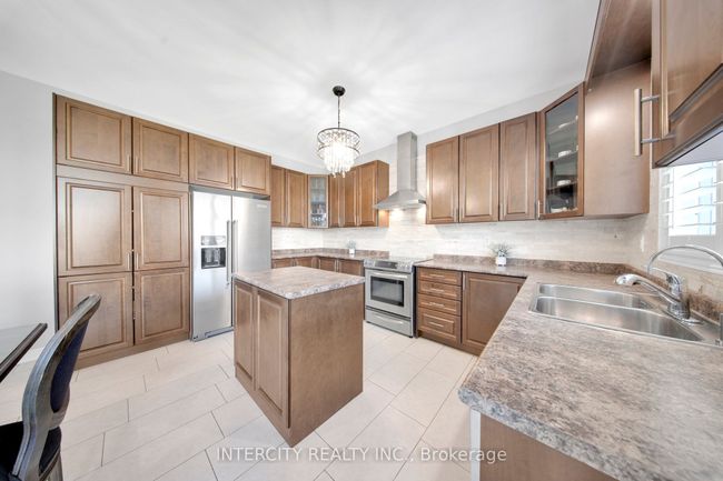 16 Heathcliffe Dr, House other with 3 bedrooms, 3 bathrooms and 4 parking in Woodbridge ON | Image 13