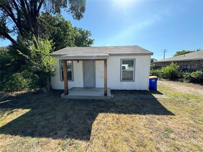 View of front of property with a front lawn | Image 1