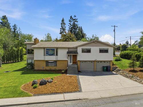 1205 Ponderosa Dr, Moscow, ID, 83843-9432 | Card Image