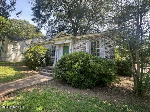 1704 Linden Pl, Jackson, MS, 39202-1217 | Card Image