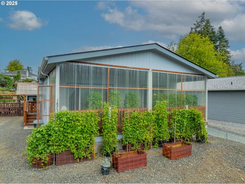 1873 E Cedar St, Myrtle Point, OR, 97458-1518 | Card Image