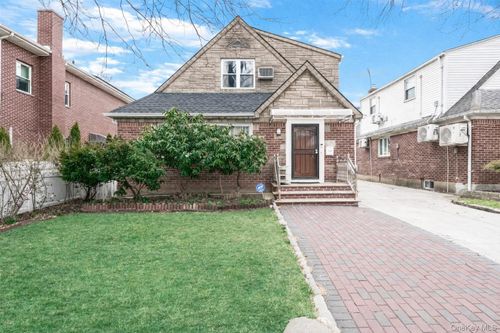 5807 210th St, Oakland Gardens, NY, 11364-1843 | Card Image