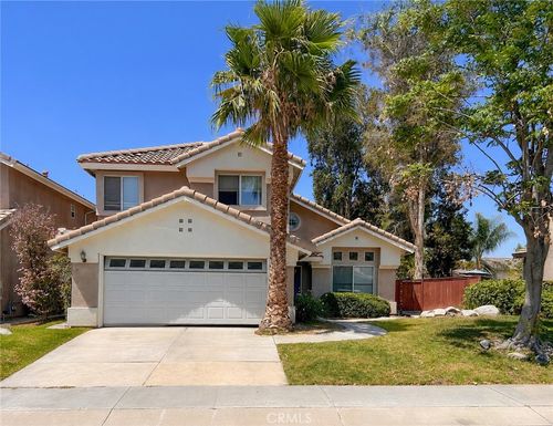 975 Solano St, Corona, CA, 92882-6814 | Card Image