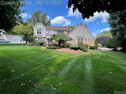 9257 Burning Tree Dr, Grand Blanc, MI, 48439-9514 | Card Image