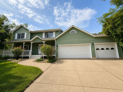225 Oak Leaf Dr, Winona, MN, 55987-6003 | Card Image