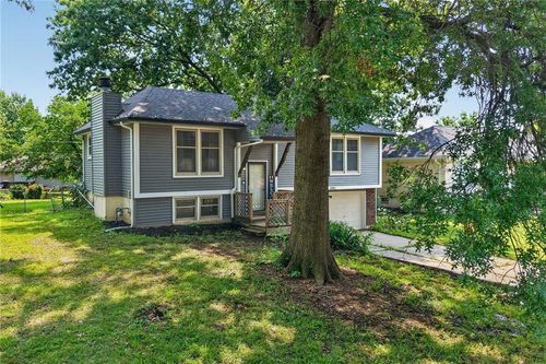 11931 Manchester Ave, Grandview, MO, 64030-1338 | Card Image