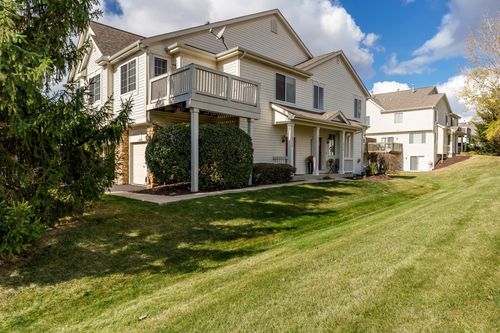 6538 Commonwealth Dr, Loves Park, IL, 61111-8608 | Card Image