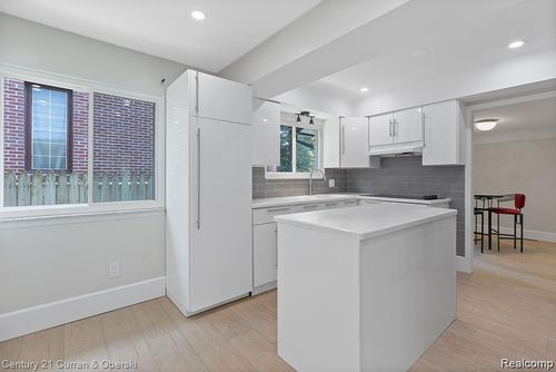 1386 Three Mile Dr, Grosse Pointe Park, MI, 48230-1124 | Card Image