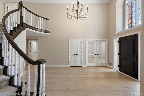 170 Kirkwood Ct, Bloomfield Hills, MI, 48304-2926 | Card Image