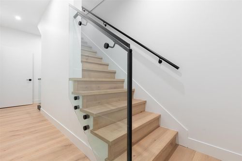 2634 Ward St, Vancouver, BC, V5R4S6 | Card Image