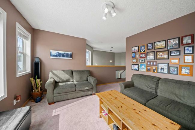 63 Hidden Ranch Close Nw, Home with 3 bedrooms, 2 bathrooms and 4 parking in Calgary AB | Image 20