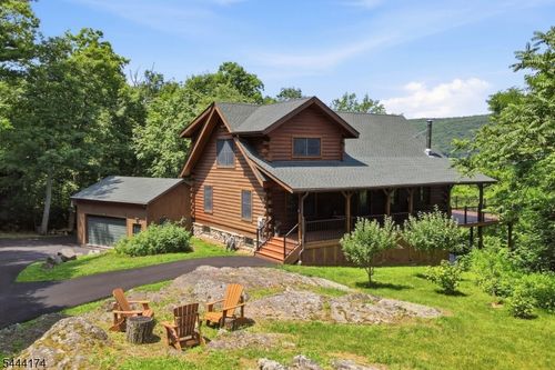 8 Mckinley Ave, Greenwood Lake, NY, 10925-2568 | Card Image