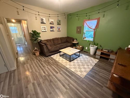 723 W Cass St, Osceola, IA, 50213-1518 | Card Image