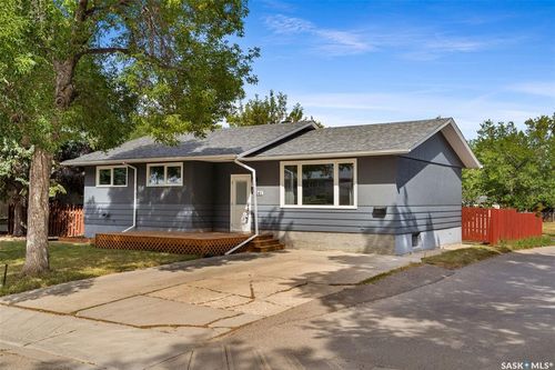 2941 Wascana St, Regina, SK, S4S2G7 | Card Image