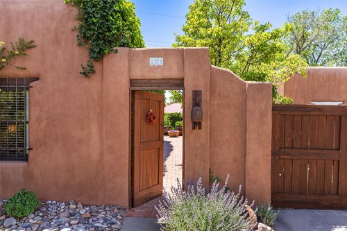 101-985 Agua Fria St, Santa Fe, NM, 87501-2446 | Card Image
