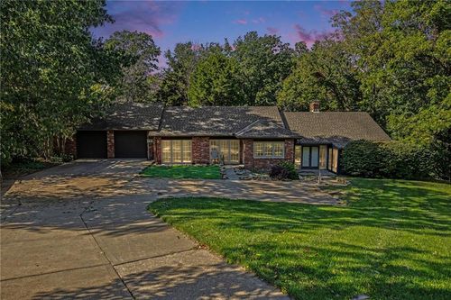 28806 E Beth Ct, Grain Valley, MO, 64029-9610 | Card Image
