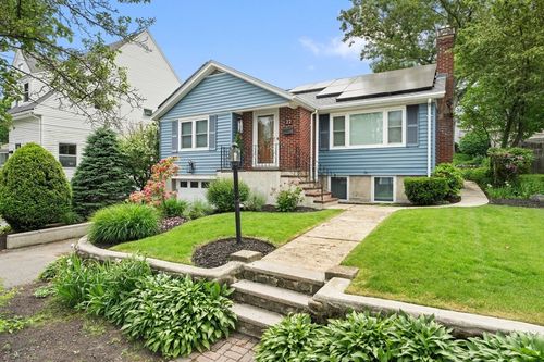22 Cumner Ave, Melrose, MA, 02176-5017 | Card Image