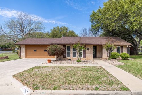 2415 Good Shepherd Dr, Brownwood, TX, 76801-7905 | Card Image