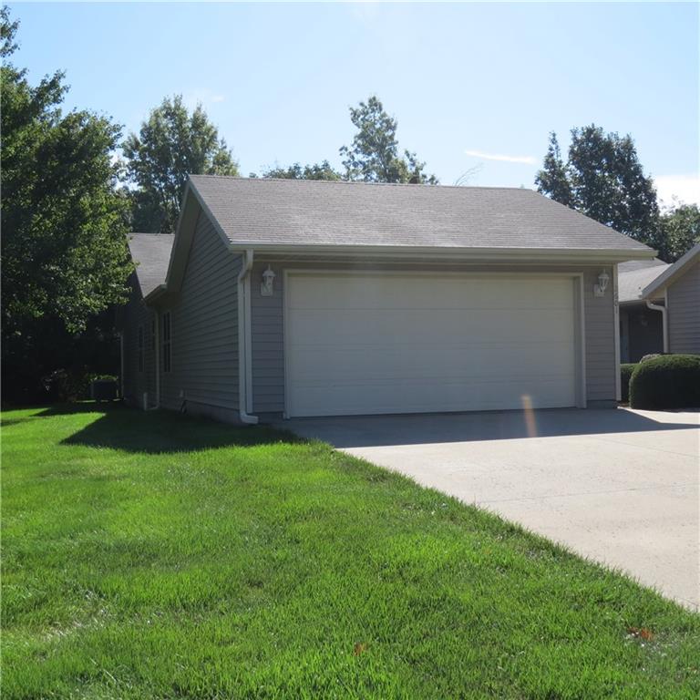 Aurora Ave, Maryville, MO 64468