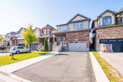 upper-bdrm-11 Burcombe Cross, Guelph, ON, N1L0N4 | Card Image