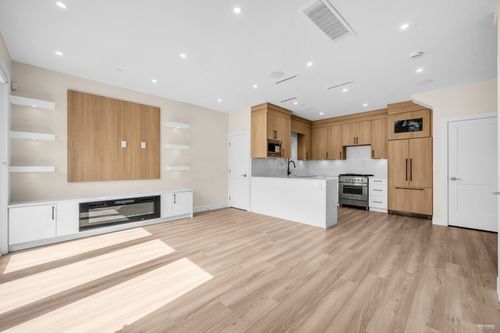 2371 Adanac St, Vancouver, BC, V5L2E9 | Card Image