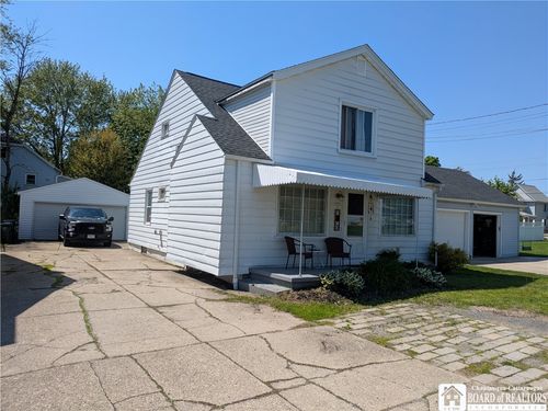 272 Canton St, Depew, NY, 14043-3106 | Card Image