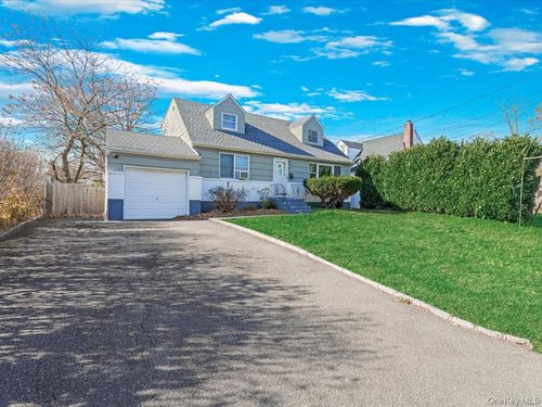 205 Lenox Rd, Huntington Station, NY, 11746-1935 | Card Image