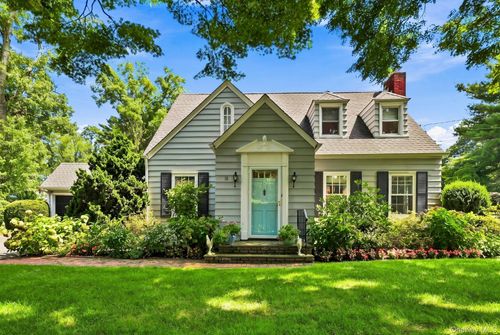 18 Matinecock Ln, Locust Valley, NY, 11560-1413 | Card Image