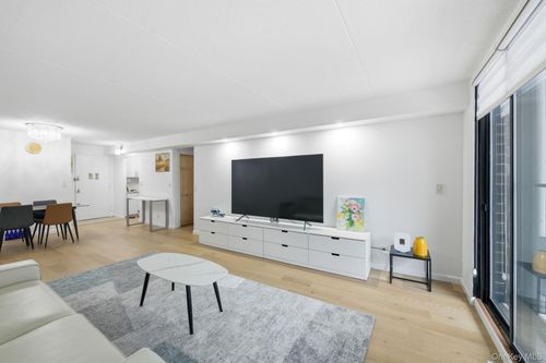 2b-20933 26th Avenue, New York, NY, 11360 | Card Image