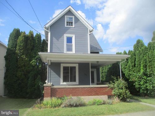 706 Race St, Catasauqua, PA, 18032-1117 | Card Image