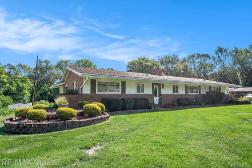 9304 Morrison Ave, Plymouth, MI, 48170-4181 | Card Image