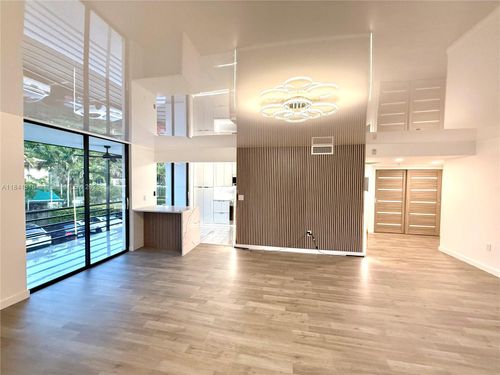 apt-220e-671 Ne 195th St, Miami, FL, 33179-3385 | Card Image