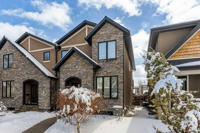 2047 48 Avenue Sw, Home with 3 bedrooms, 3 bathrooms and 2 parking in Calgary AB | Image 2