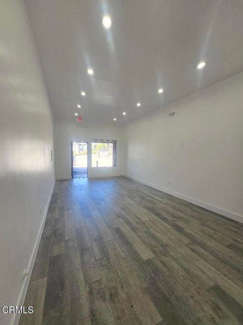 c-4050 La Crescenta Avenue, Glendale, CA, 91214 | Card Image