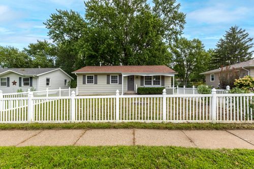 2803 N Pine St, Davenport, IA, 52804-1533 | Card Image