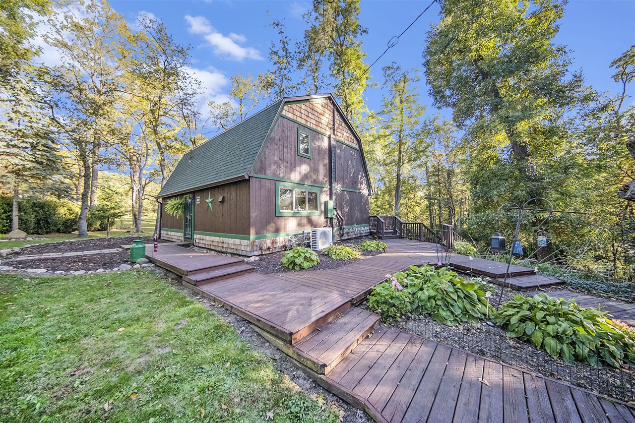 Sand Lake Hwy, Onsted, MI 49265