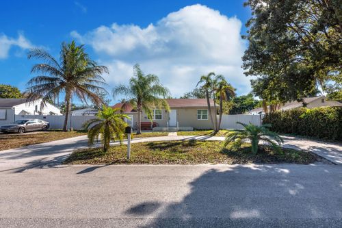 3914 Serubi Ave, Palm Springs, FL, 33461-4024 | Card Image