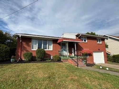 110 Moore Ave, Uniontown, PA, 15401-2709 | Card Image