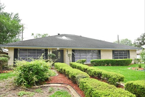 202 Coronation Dr, Houston, TX, 77034-2316 | Card Image