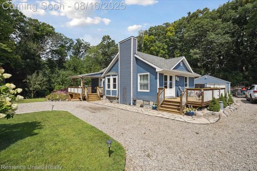 3230 Granda Vista Dr, Milford, MI, 48380-3418 | Card Image