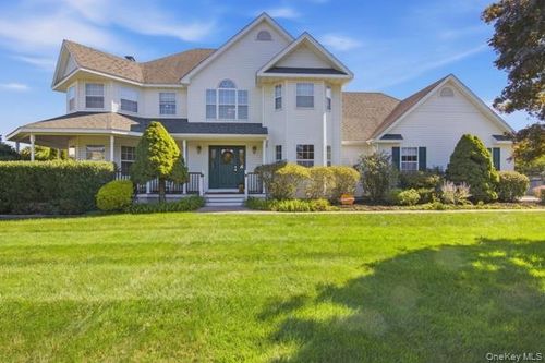 5 Old Neck Ct, Manorville, NY, 11949-3234 | Card Image