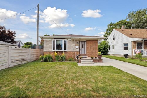 1092 Poplar Ct, Wyandotte, MI, 48192-4408 | Card Image